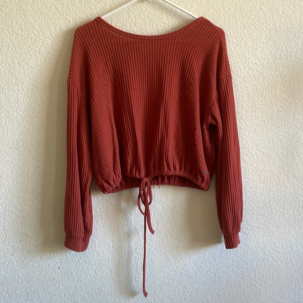 hollister ballet neckline cut-out long sleeve top (red)